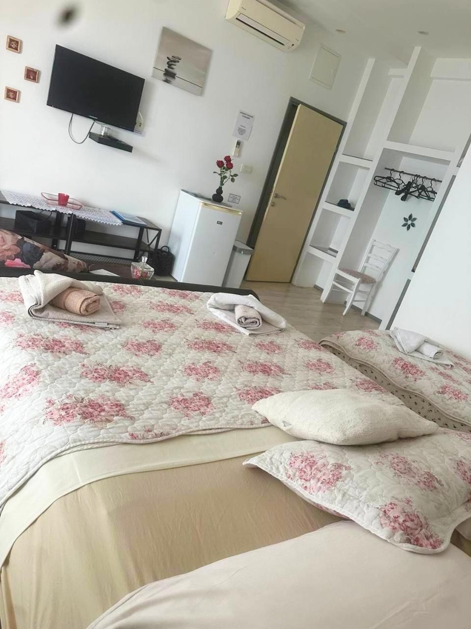 Hotel Super Horizont -Free Parking And Jaccuzzi à Stobreč Extérieur photo